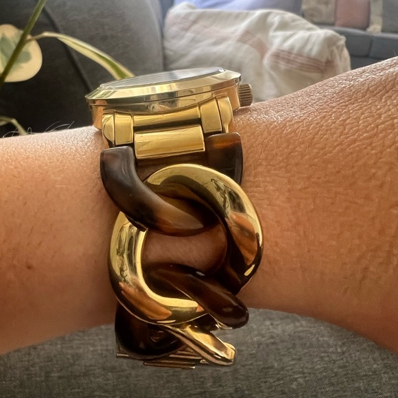 Michael Kors Runway Twist Gold Tone+Acrylic Tortoise Chain Watch - Picture 2 of 4
